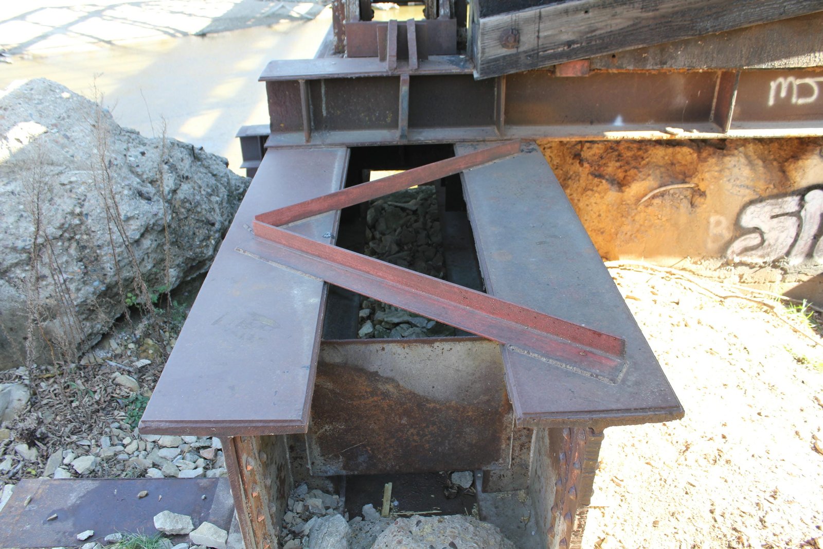 Temporary block above west pier (pier #4)